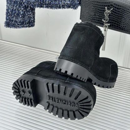 Balenciaga Unisex Alaska Fur Bootie in Black Split Calfskin and Synthetic Material - 图片 9