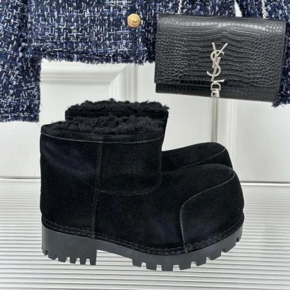 Balenciaga Unisex Alaska Fur Bootie in Black Split Calfskin and Synthetic Material - 图片 6
