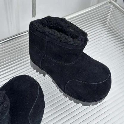 Balenciaga Unisex Alaska Fur Bootie in Black Split Calfskin and Synthetic Material - 图片 7