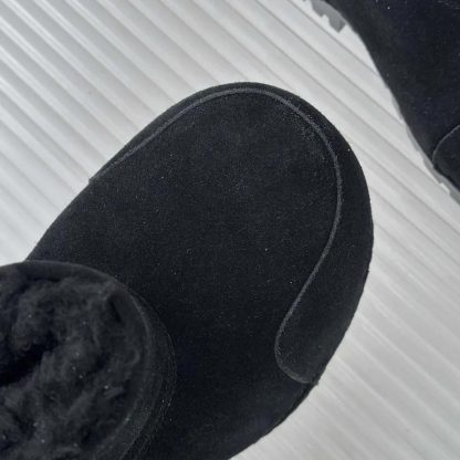 Balenciaga Unisex Alaska Fur Bootie in Black Split Calfskin and Synthetic Material - 图片 10