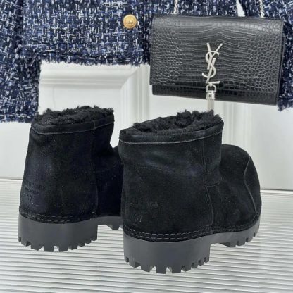 Balenciaga Unisex Alaska Fur Bootie in Black Split Calfskin and Synthetic Material - 图片 8