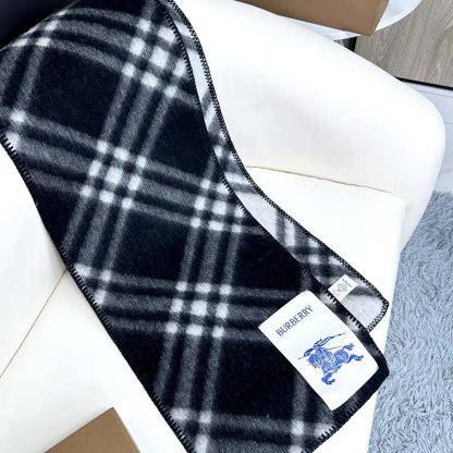 Burberry Unisex Check Wool Scarf-Black 80792461 - 图片 4