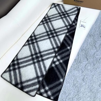 Burberry Unisex Check Wool Scarf-Black 80792461 - 图片 3