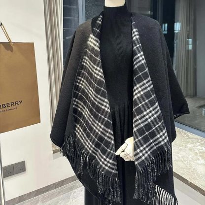 Burberry Women Reversible Check Wool Cape-Black 80952551 - 图片 5