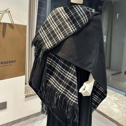 Burberry Women Reversible Check Wool Cape-Black 80952551 - 图片 6