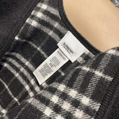 Burberry Women Reversible Check Wool Cape-Black 80952551 - 图片 8