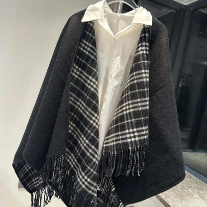 Burberry Women Reversible Check Wool Cape-Black 80952551 - 图片 4