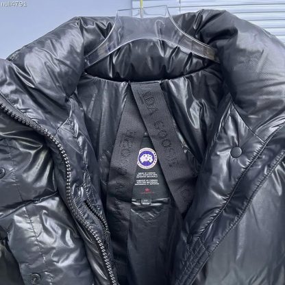 Canada Goose Women Cypress Cropped Puffer in Recycled Feather-Light Ripstop Shiny-Black - 图片 8