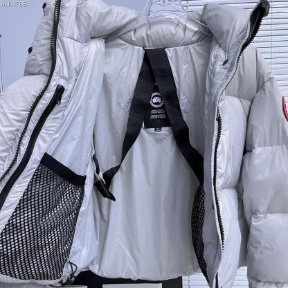 Canada Goose Women Cypress Cropped Puffer in Recycled Feather-Light Ripstop Shiny-Silverbirch - 图片 9