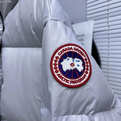 Canada Goose Men Cypress Cropped Puffer in Recycled Feather-Light Ripstop Shiny-Silverbirch - 图片 8