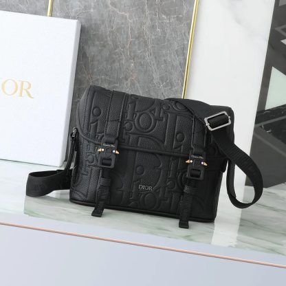 Dior Men Hit the Road Messenger Bag with Flap Black Dior Gravity Leather - 图片 2
