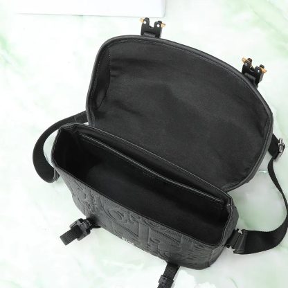 Dior Men Hit the Road Messenger Bag with Flap Black Dior Gravity Leather - 图片 6