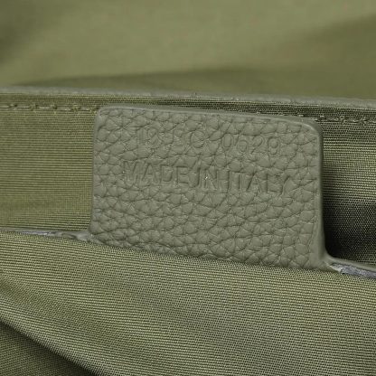 Dior Men Hit the Road Messenger Bag with Flap Khaki Dior Gravity Leather - 图片 10