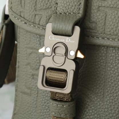 Dior Men Hit the Road Messenger Bag with Flap Khaki Dior Gravity Leather - 图片 9