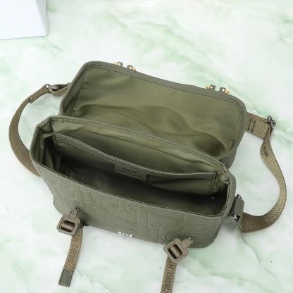 Dior Men Hit the Road Messenger Bag with Flap Khaki Dior Gravity Leather - 图片 6
