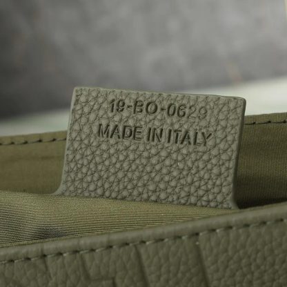 Dior Men Messenger Bag with Flap Khaki Dior Gravity Leather and Khaki Grained Calfskin - 图片 9