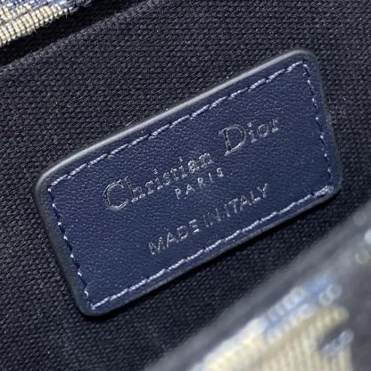 Dior Women 30 Montaigne Bag Blue Dior Oblique Jacquard and Smooth Calfskin - 图片 10