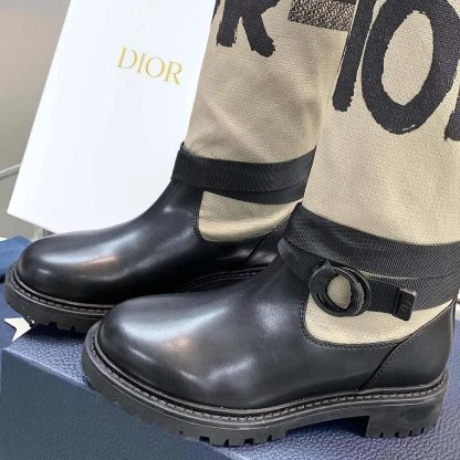 Dior Women D-Major Boot Warm Taupe Technical Canvas with Black Miss Dior Graffiti Print - 图片 9