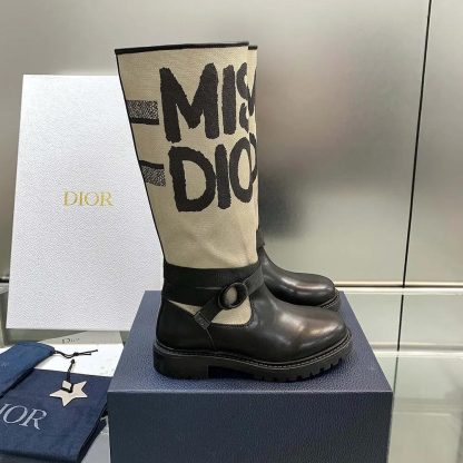 Dior Women D-Major Boot Warm Taupe Technical Canvas with Black Miss Dior Graffiti Print - 图片 3