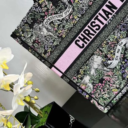 Dior Women Large Dior Book Tote Black Embroidery M1286ZEDO_M911 - 图片 6