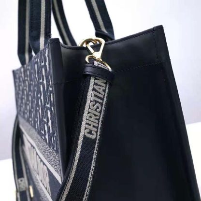Dior Women Medium Dior Book Tote Blue Dior Oblique Embroidery and Calfskin - 图片 5