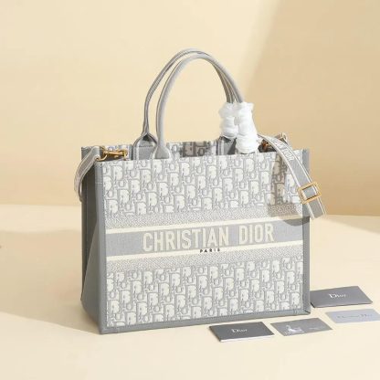 Dior Women Medium Dior Book Tote Gray Dior Oblique Embroidery and Calfskin - 图片 2