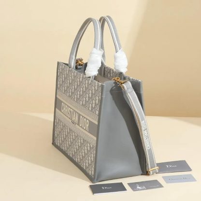Dior Women Medium Dior Book Tote Gray Dior Oblique Embroidery and Calfskin - 图片 4