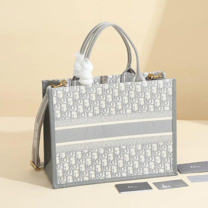 Dior Women Medium Dior Book Tote Gray Dior Oblique Embroidery and Calfskin - 图片 3