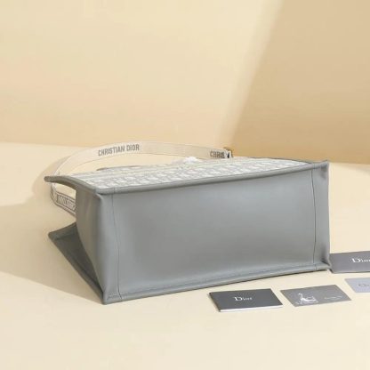 Dior Women Medium Dior Book Tote Gray Dior Oblique Embroidery and Calfskin - 图片 5