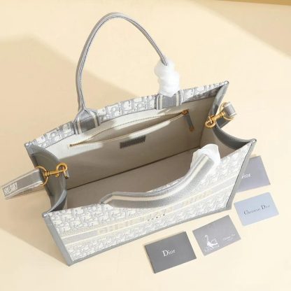 Dior Women Medium Dior Book Tote Gray Dior Oblique Embroidery and Calfskin - 图片 6