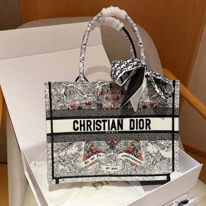 Dior Women Medium Dior Book Tote Latte Embroidery M1296ZEDO - 图片 2