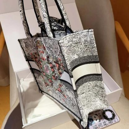 Dior Women Medium Dior Book Tote Latte Embroidery M1296ZEDO - 图片 6