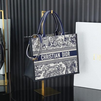 Dior Women Medium Dior Book Tote White and Navy Blue Toile de Jouy Sauvage Embroidery - 图片 2