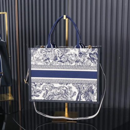 Dior Women Medium Dior Book Tote White and Navy Blue Toile de Jouy Sauvage Embroidery - 图片 3