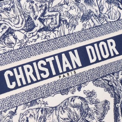 Dior Women Medium Dior Book Tote White and Navy Blue Toile de Jouy Sauvage Embroidery - 图片 9