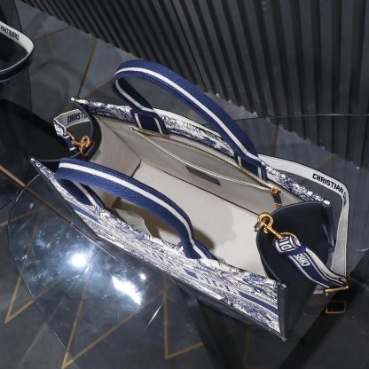 Dior Women Medium Dior Book Tote White and Navy Blue Toile de Jouy Sauvage Embroidery - 图片 8