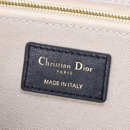Dior Women Medium Dior Book Tote White and Navy Blue Toile de Jouy Sauvage Embroidery - 图片 10