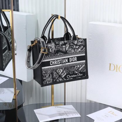 Dior Women Small Dior Book Tote Black and White Plan de Paris Embroidery with Black Calfskin - 图片 2