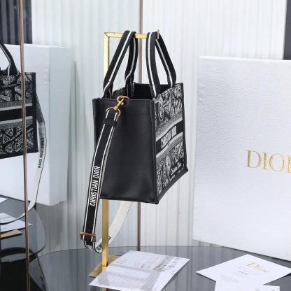 Dior Women Small Dior Book Tote Black and White Plan de Paris Embroidery with Black Calfskin - 图片 4