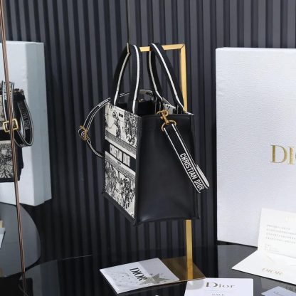 Dior Women Small Dior Book Tote Latte and Black Dior Zodiac Embroidery with Black Calfskin - 图片 4