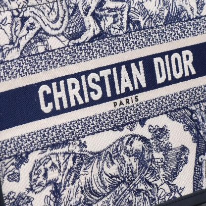Dior Women Small Dior Book Tote White and Navy Blue Toile de Jouy Sauvage Embroidery - 图片 9