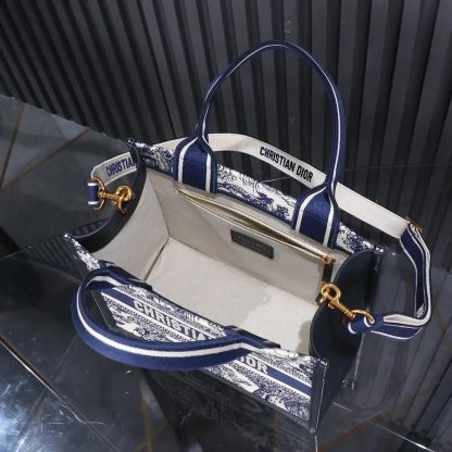 Dior Women Small Dior Book Tote White and Navy Blue Toile de Jouy Sauvage Embroidery - 图片 8