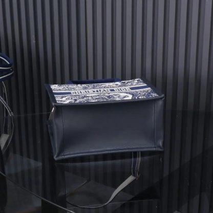 Dior Women Small Dior Book Tote White and Navy Blue Toile de Jouy Sauvage Embroidery - 图片 7