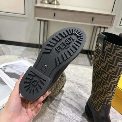 Fendi Women Filo Black Leather and Brown FF Fabric Boots - 图片 10
