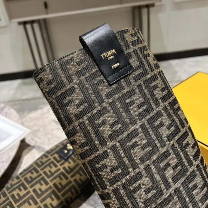 Fendi Women Filo Black Leather and Brown FF Fabric Boots - 图片 9