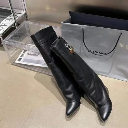 Givenchy Women Also Available in Wide Fit Shark Lock Boots in Leather-Black - 图片 7