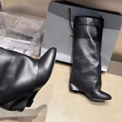 Givenchy Women Also Available in Wide Fit Shark Lock Boots in Leather-Black - 图片 9