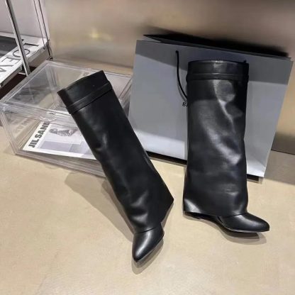 Givenchy Women Also Available in Wide Fit Shark Lock Boots in Leather-Black - 图片 5