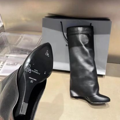 Givenchy Women Also Available in Wide Fit Shark Lock Boots in Leather-Black - 图片 10