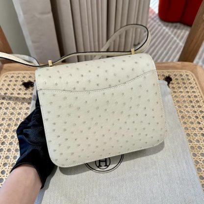 Hermes Women Constance 19 Bag Nata Ostrich Leather-WhiteGold - 图片 3